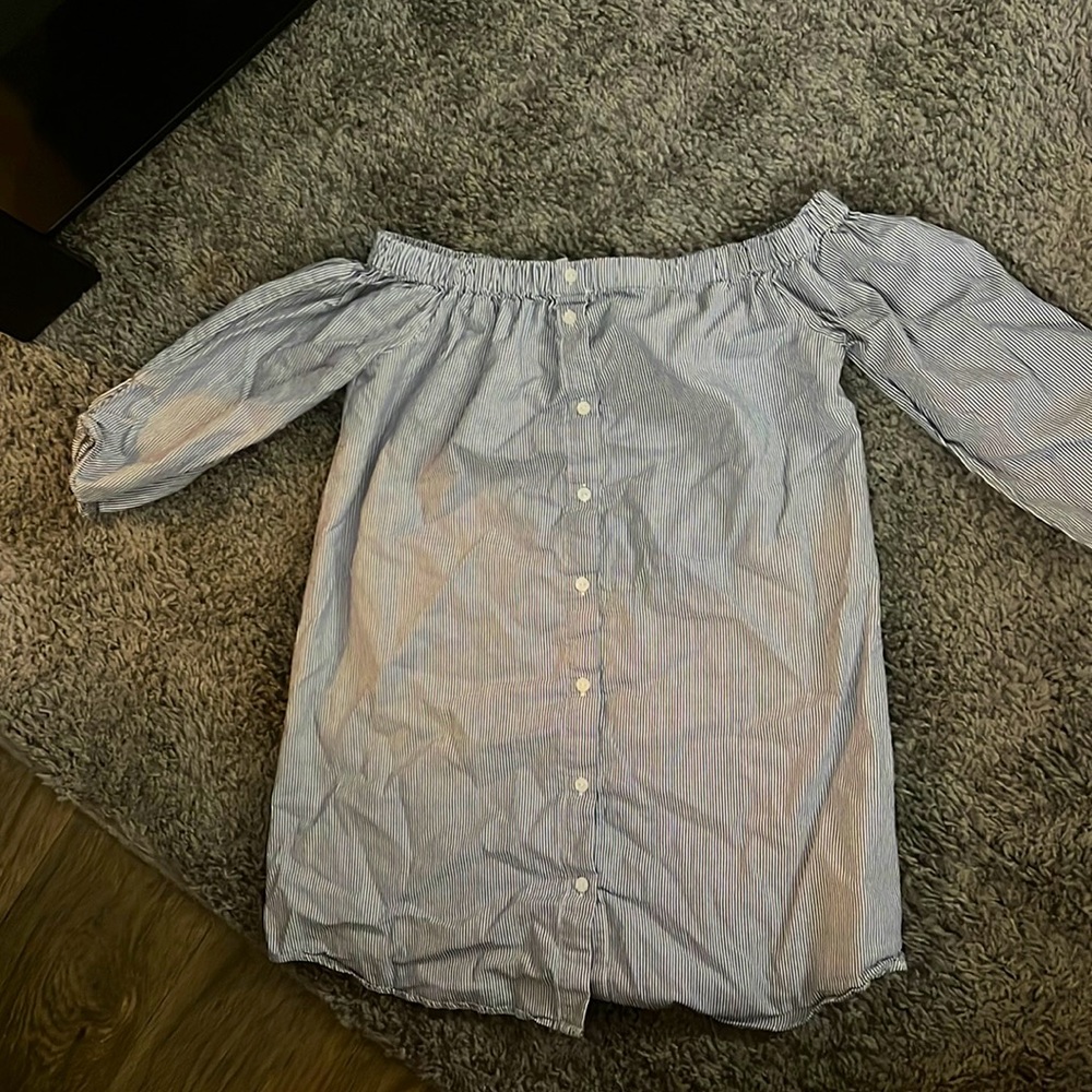 Off shoulder shirt